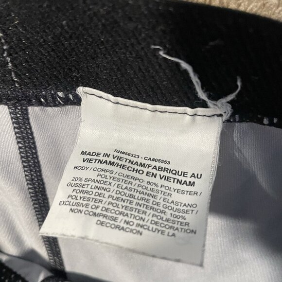 Nike Leggings Womens Small Pro Capri Active Workout Black White Design Mid Rise - Picture 5 of 9